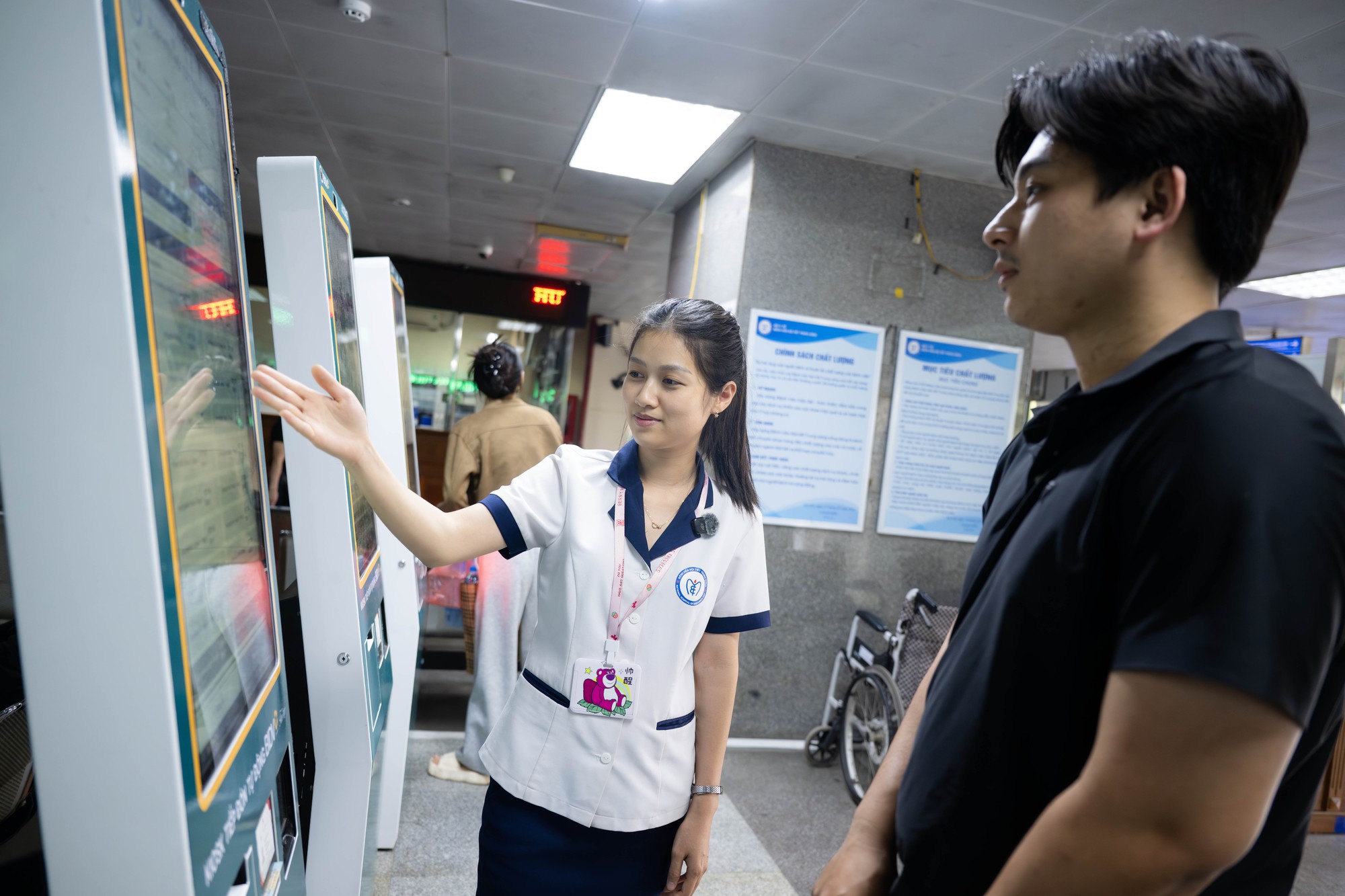 Thực tế một lượt khám bảo hiểm y tế tại bệnh viện công ở Hà Nội: Một trải nghiệm khá bất ngờ- Ảnh 2. Thực tế một lượt khám bảo hiểm y tế tại bệnh viện công ở Hà Nội: Một trải nghiệm khá bất ngờ- Ảnh 2.