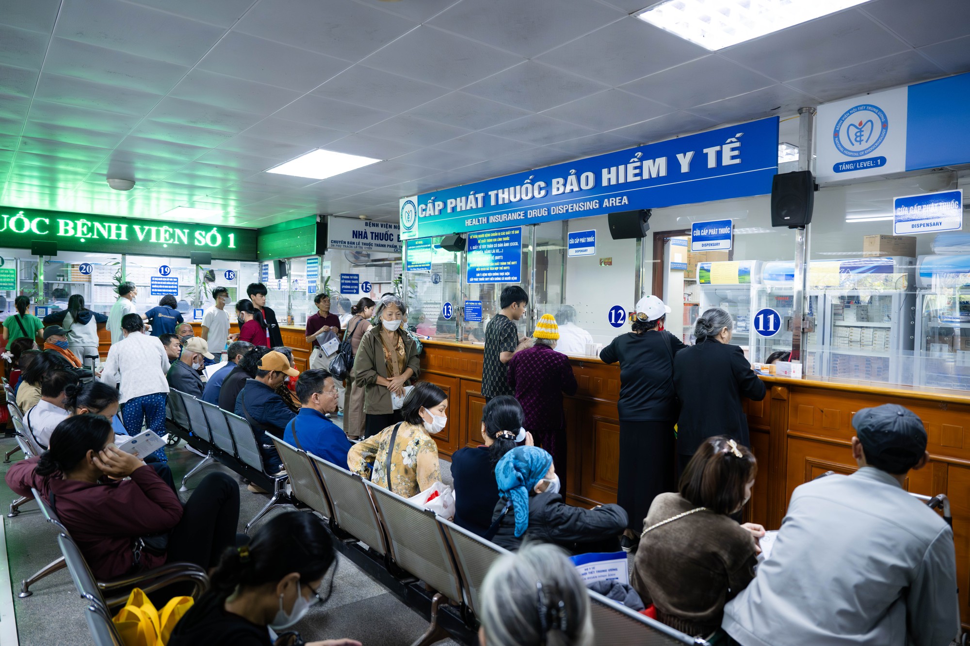 Thực tế một lượt khám bảo hiểm y tế tại bệnh viện công ở Hà Nội: Một trải nghiệm khá bất ngờ- Ảnh 5. Thực tế một lượt khám bảo hiểm y tế tại bệnh viện công ở Hà Nội: Một trải nghiệm khá bất ngờ- Ảnh 5.