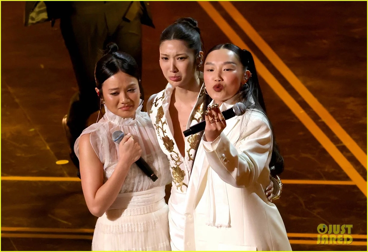 Lần đầu ti&ecirc;n trong lịch sử 1 ca kh&uacute;c Kpop gi&agrave;nh Oscar cho B&agrave;i h&aacute;t phim hay nhất!- Ảnh 6.