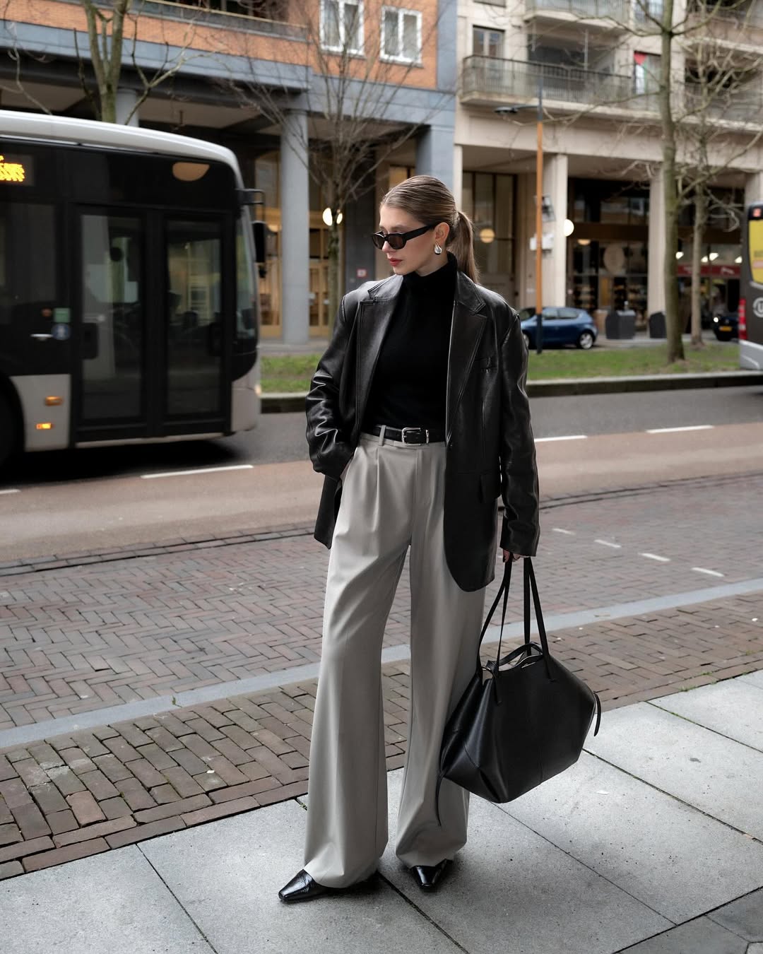 Fashion blogger mặc đồ basic m&agrave; "chanh xả" như t&agrave;i phiệt, ngắm xong chẳng c&ograve;n thiết sắm đồ cầu kỳ- Ảnh 14.