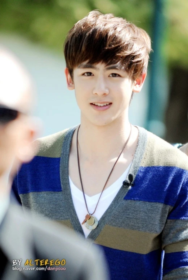 Nichkhun 2PM bị một người phụ nữ đeo b&aacute;m về tận nh&agrave; l&uacute;c nửa đ&ecirc;m, c&ograve;n li&ecirc;n tục chửi bới v&agrave; h&agrave;nh hung- Ảnh 3.