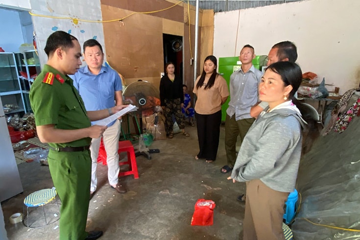 Khám xét nơi ở, khởi tố thầy lang online Phàng Thị Sua SN 1993- Ảnh 2. Khám xét nơi ở, khởi tố thầy lang online Phàng Thị Sua SN 1993- Ảnh 2.