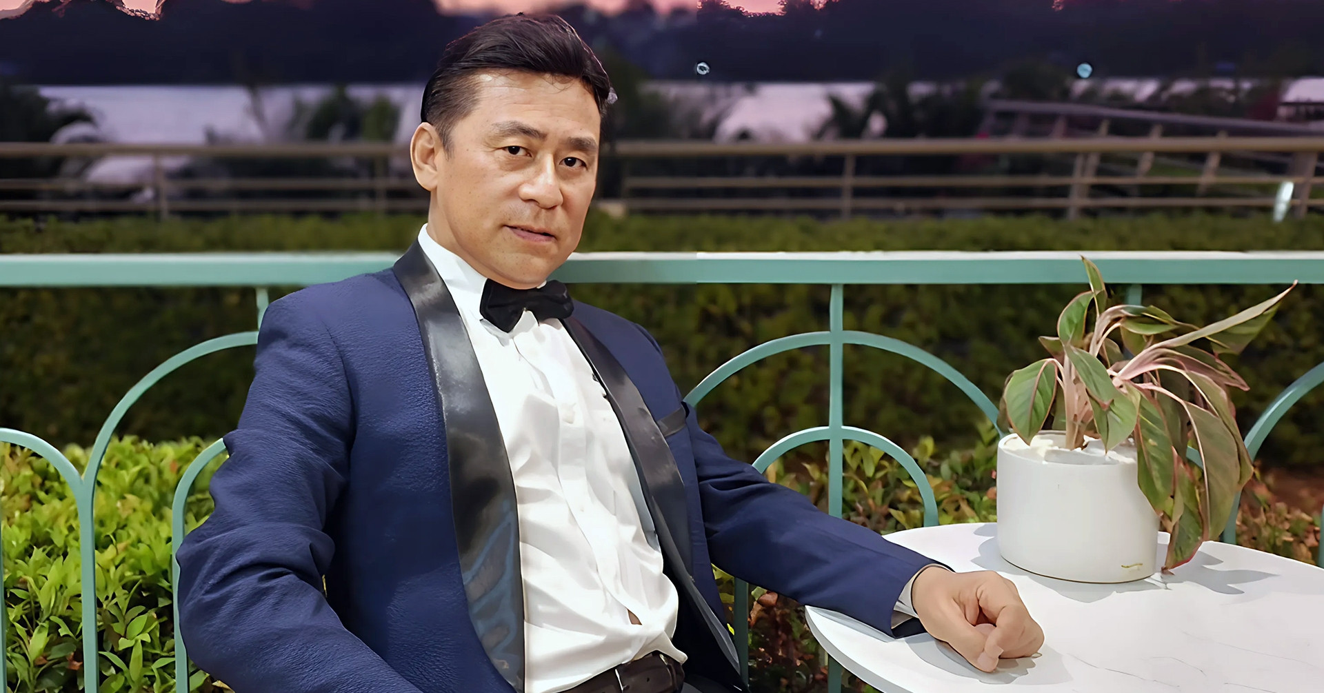 "&Ocirc;ng ho&agrave;ng nhạc đỏ" nổi tiếng miền Nam: Mặn nồng b&ecirc;n vợ diễn vi&ecirc;n, c&oacute; cả nh&agrave; phố lẫn biệt thự 3000m2- Ảnh 1.