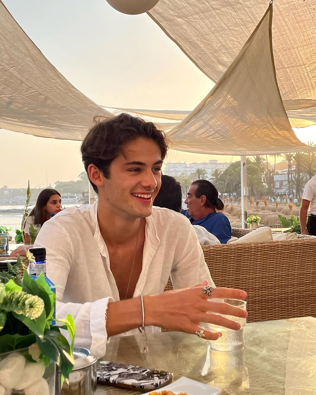 "Cậu b&eacute; đẹp trai nhất thế giới" sau 10 năm: Hiện tại cao 1m90, visual c&oacute; c&ograve;n sức h&uacute;t?- Ảnh 11.