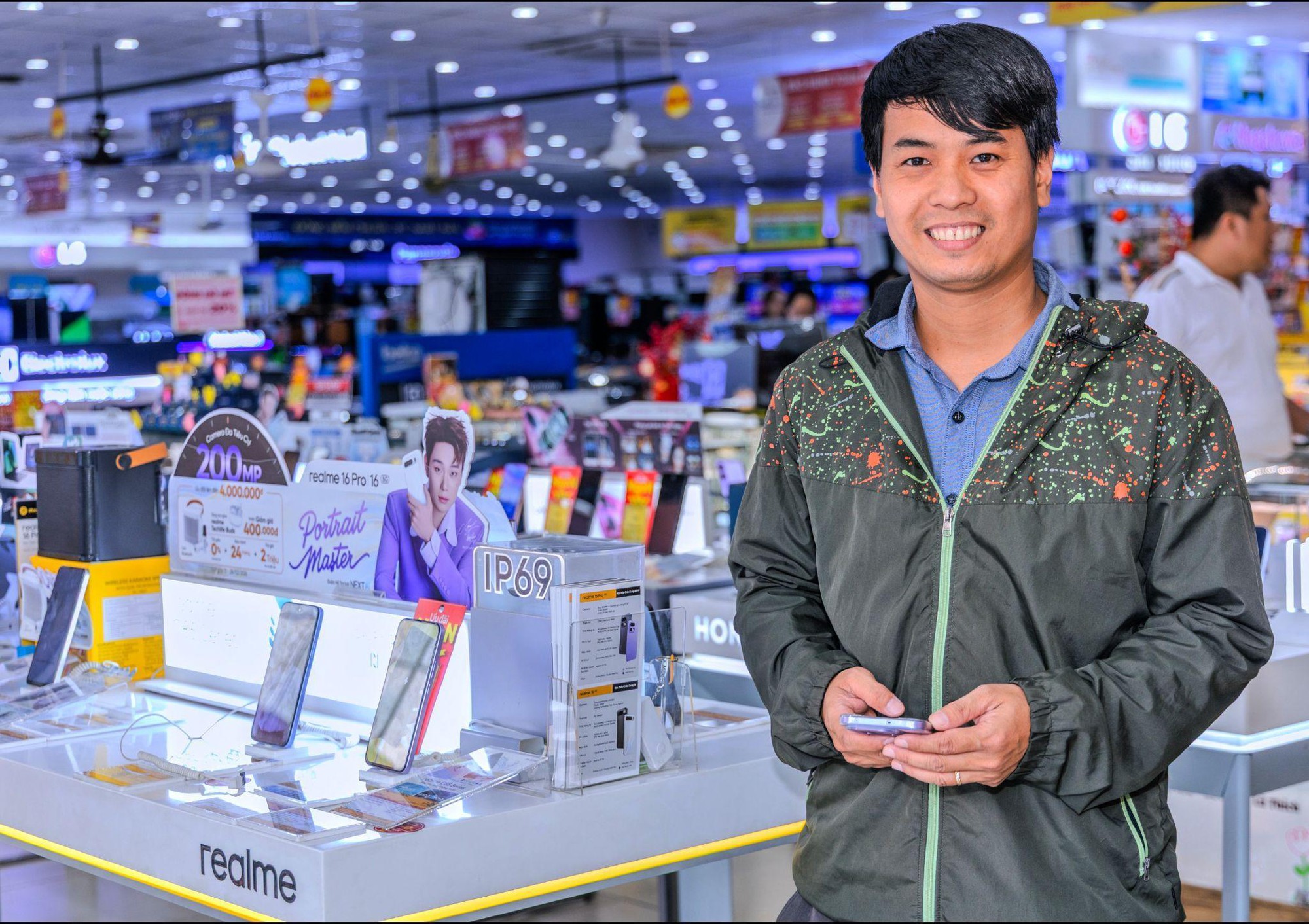 Khách hàng mua realme 16 Series “vỡ òa” nhận “lộc” gần 26 triệu từ realme Việt Nam- Ảnh 3. Khách hàng mua realme 16 Series “vỡ òa” nhận “lộc” gần 26 triệu từ realme Việt Nam- Ảnh 3.