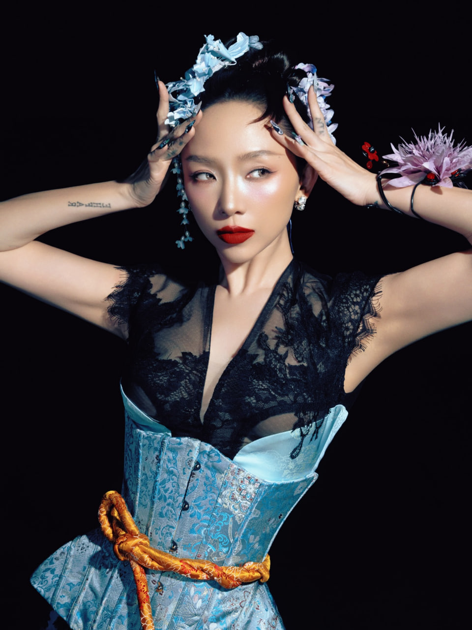 T&oacute;c Ti&ecirc;n t&acirc;m trạng, nhắc về kỉ niệm c&ugrave;ng Touliver: &ldquo;Ngo&agrave;i trời mưa c&oacute; c&ograve;n to?&rdquo;- Ảnh 4.