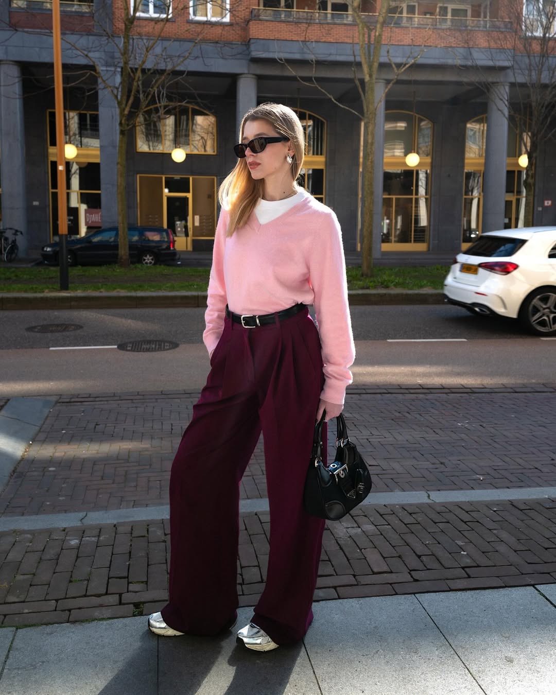 Fashion blogger mặc đồ basic m&agrave; "chanh xả" như t&agrave;i phiệt, ngắm xong chẳng c&ograve;n thiết sắm đồ cầu kỳ- Ảnh 12.