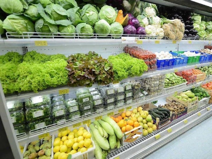 Quầy rau si&ecirc;u thị nh&igrave;n b&oacute; n&agrave;o cũng xanh mơn mởn: Nh&acirc;n vi&ecirc;n tiết lộ "quy tắc ngầm"- Ảnh 4.