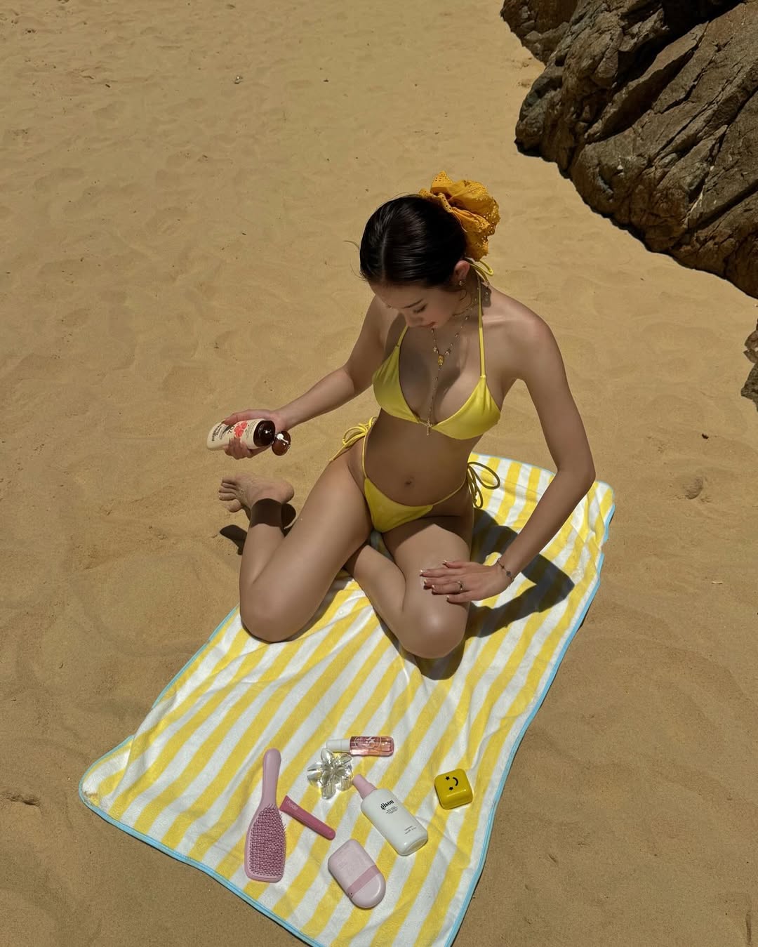 Huyền 2k4 diện bikini "đốt ch&aacute;y" m&ugrave;a h&egrave;: To&agrave;n mẫu n&oacute;ng hừng hực, gi&aacute; rẻ lại dễ mua- Ảnh 6.