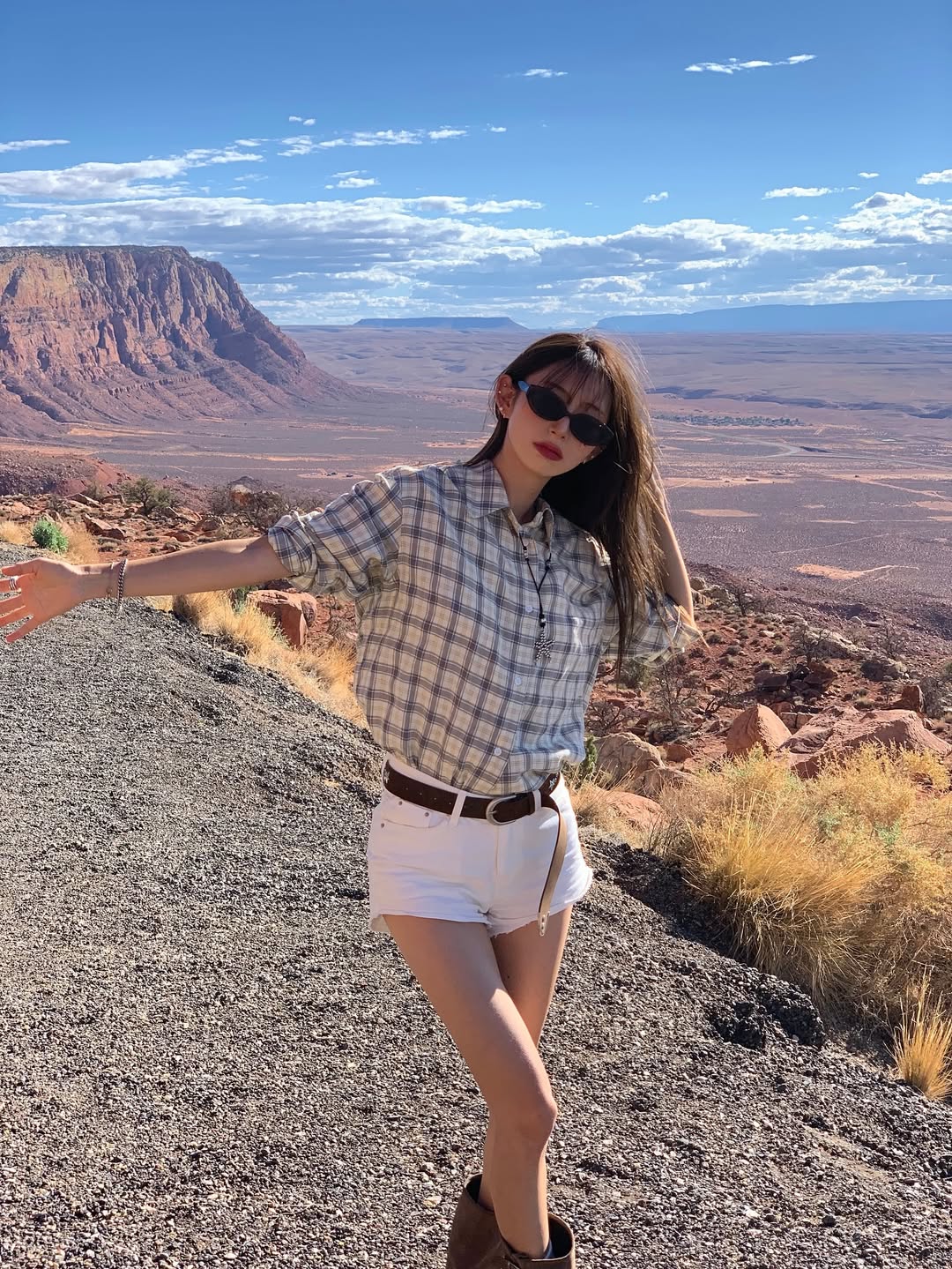 Mỹ nữ cao đ&uacute;ng 1 m&eacute;t rưỡi mặc đẹp qu&ecirc;n sầu: Ch&acirc;n kh&ocirc;ng d&agrave;i nhưng hack d&aacute;ng si&ecirc;u, ai cũng tưởng 1m65 l&agrave; &iacute;t- Ảnh 7.