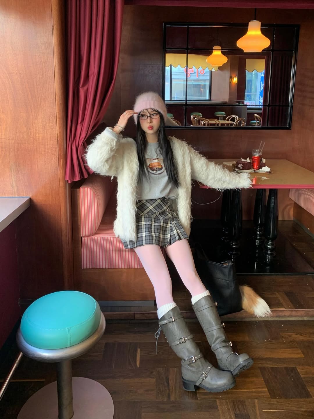 Mỹ nữ cao đ&uacute;ng 1 m&eacute;t rưỡi mặc đẹp qu&ecirc;n sầu: Ch&acirc;n kh&ocirc;ng d&agrave;i nhưng hack d&aacute;ng si&ecirc;u, ai cũng tưởng 1m65 l&agrave; &iacute;t- Ảnh 4.