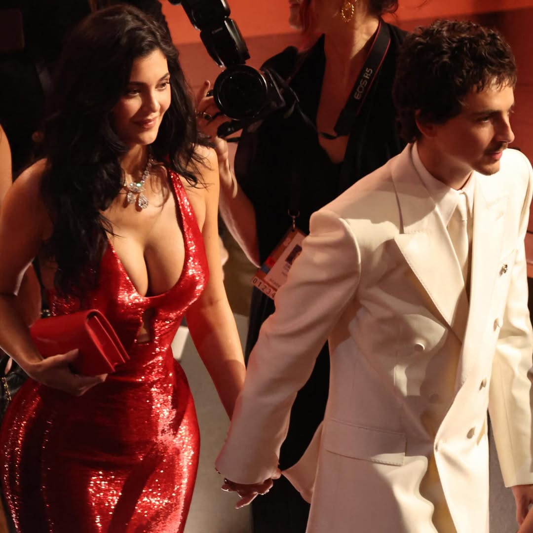 Nổ drama tại Oscar 2026: Kylie Jenner đụng mặt chị g&aacute;i Timoth&eacute;e Chalamet, c&oacute; th&aacute;i độ khinh khỉnh coi thường g&acirc;y 
