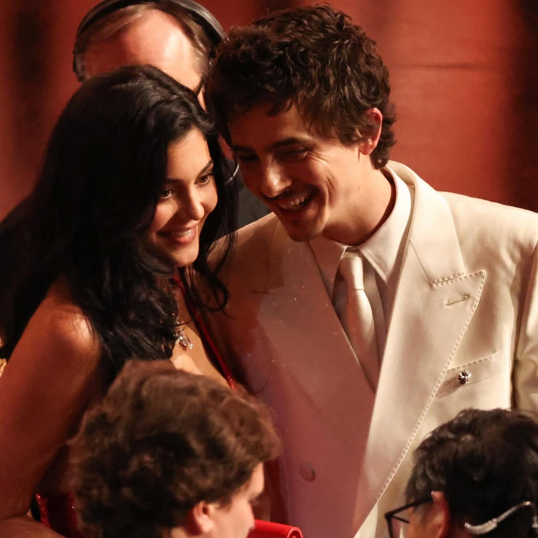Nổ drama tại Oscar 2026: Kylie Jenner đụng mặt chị g&aacute;i Timoth&eacute;e Chalamet, c&oacute; th&aacute;i độ khinh khỉnh coi thường g&acirc;y 