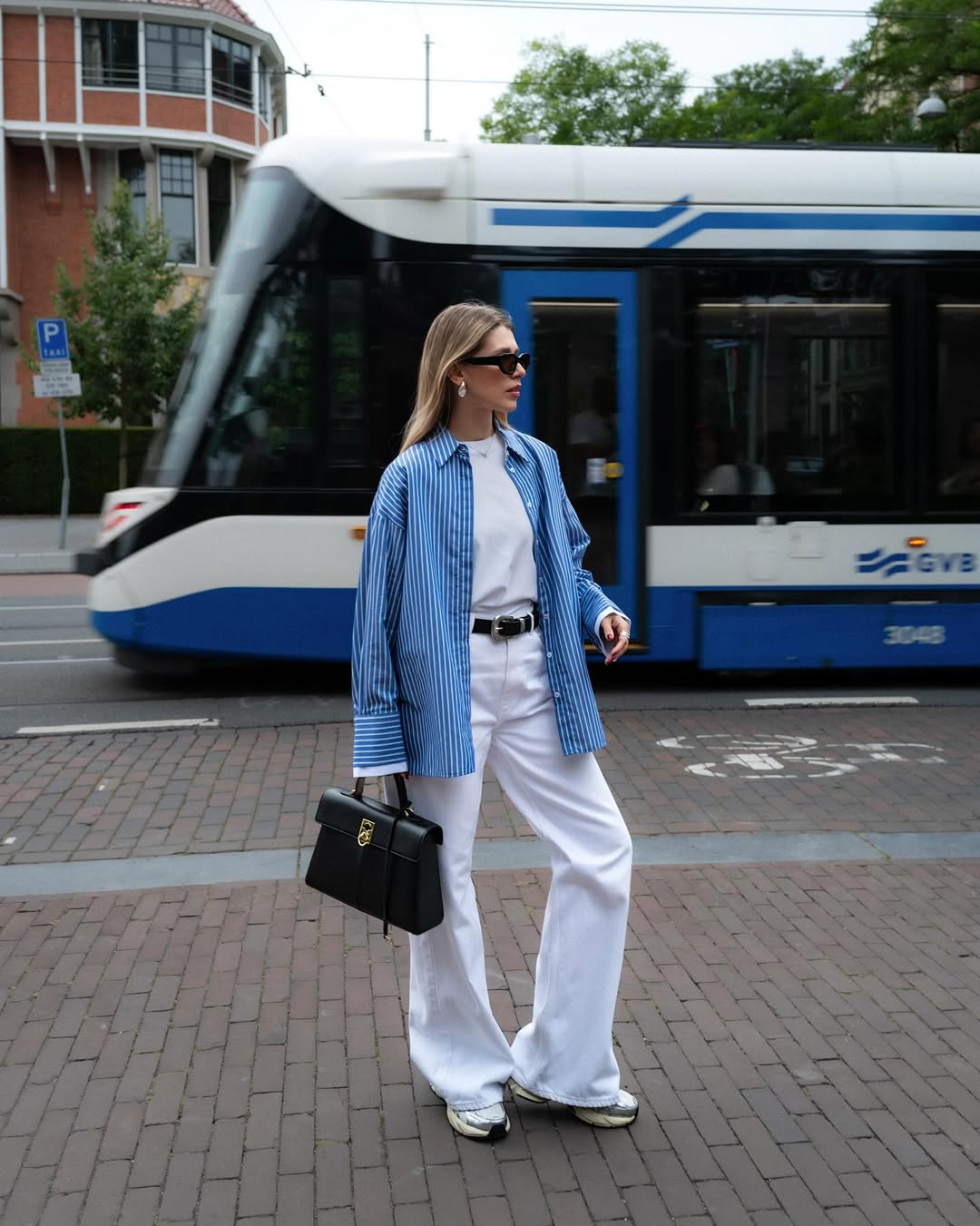 Fashion blogger mặc đồ basic m&agrave; "chanh xả" như t&agrave;i phiệt, ngắm xong chẳng c&ograve;n thiết sắm đồ cầu kỳ- Ảnh 8.