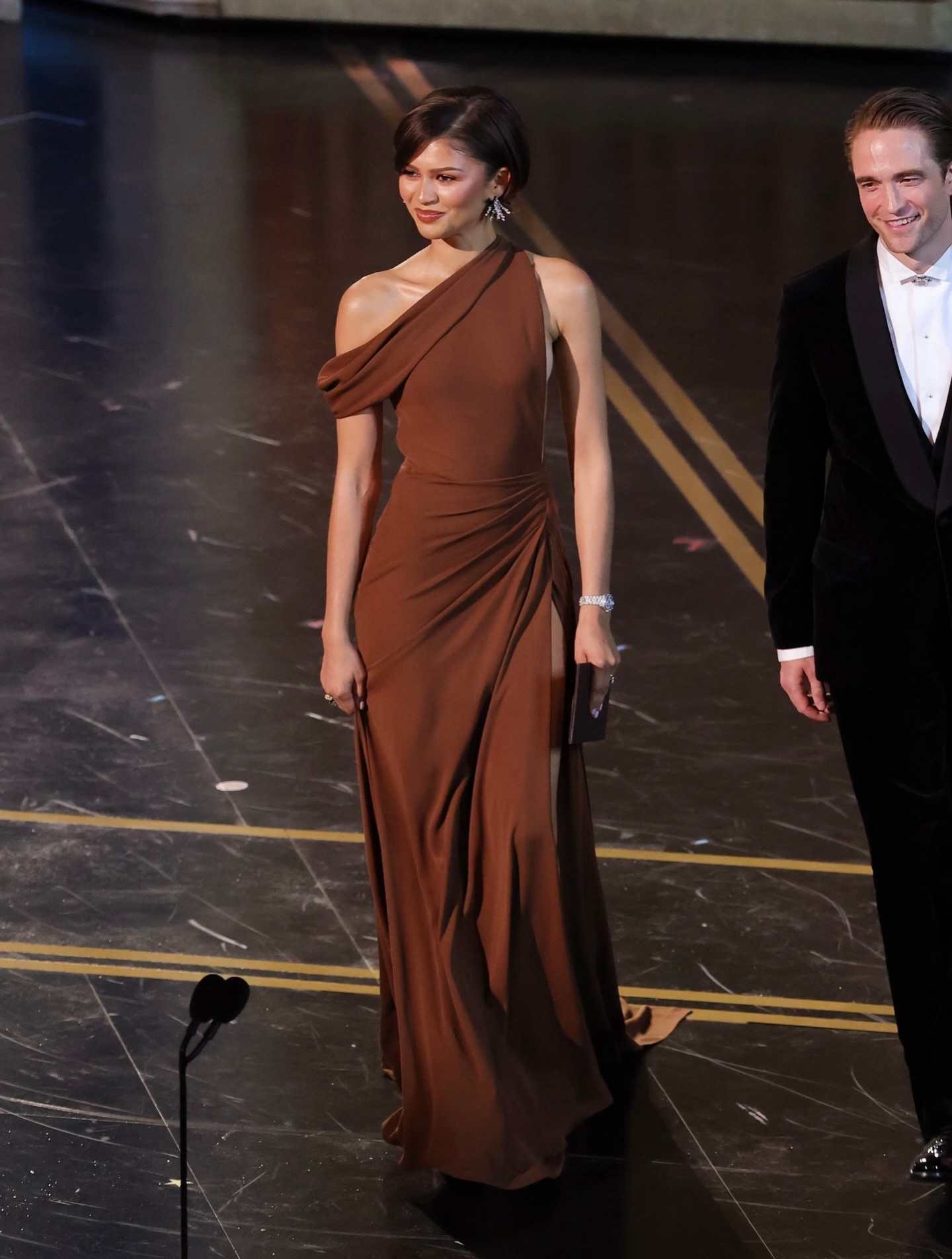 Oscar 2026 kh&ocirc;ng thiếu v&aacute;y hở hang: Đẹp cũng c&oacute;, nhưng tranh c&atilde;i th&igrave; nhiều- Ảnh 2.