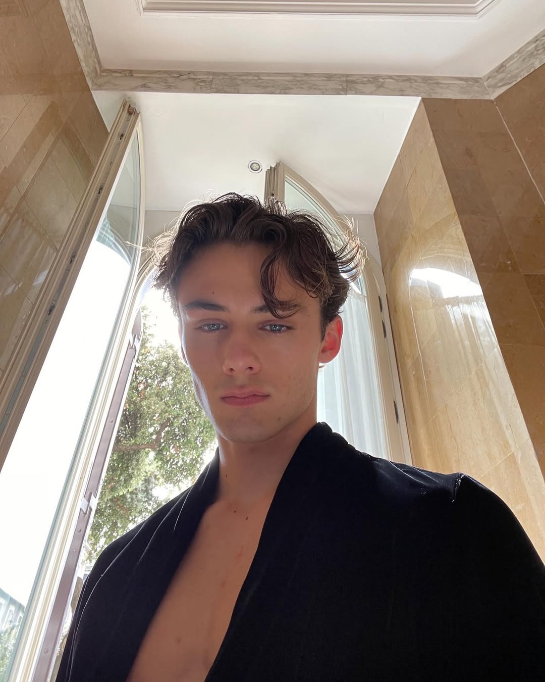 "Cậu b&eacute; đẹp trai nhất thế giới" sau 10 năm: Hiện tại cao 1m90, visual c&oacute; c&ograve;n sức h&uacute;t?- Ảnh 13.