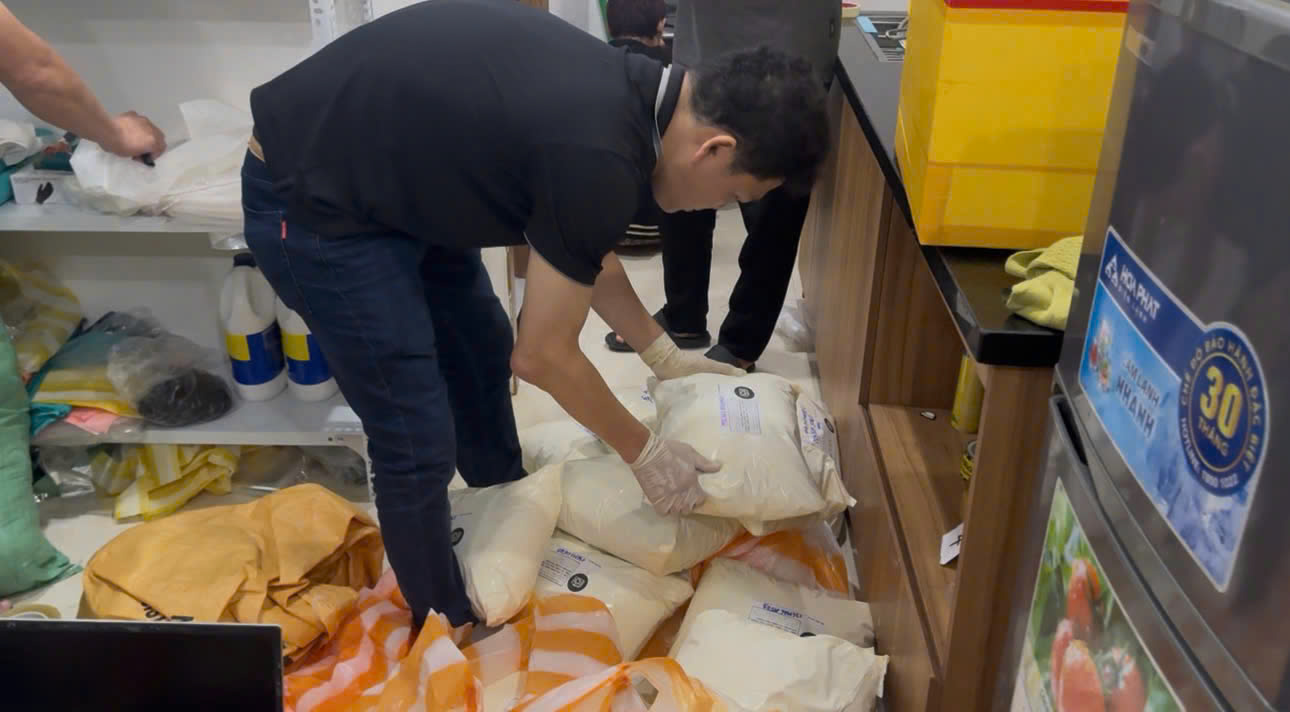 Bắt giữ đ&ocirc;i vợ chồng chủ shop online ở Đ&agrave; Nẵng- Ảnh 2.