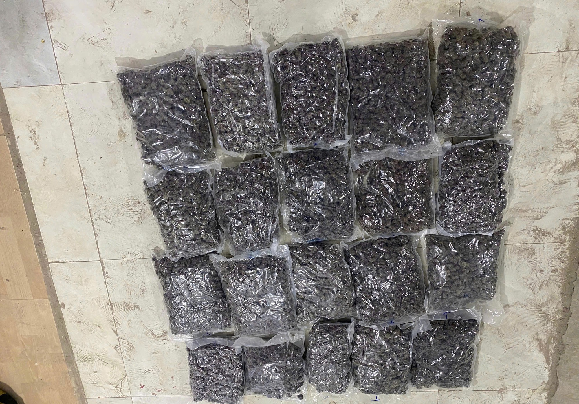 Bắt giữ đ&ocirc;i vợ chồng chủ shop online ở Đ&agrave; Nẵng- Ảnh 4.