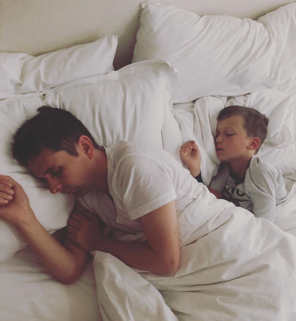 Nghi&ecirc;n cứu chứng minh: Đ&agrave;n &ocirc;ng thường xuy&ecirc;n chơi với con, dạy con học sẽ sống thọ hơn- Ảnh 2.