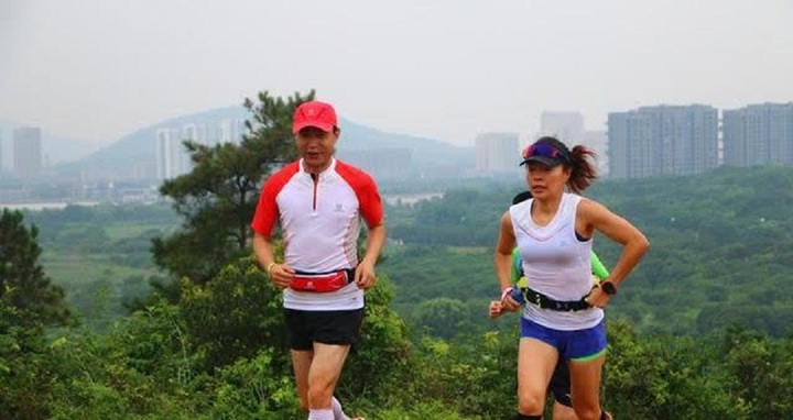 Chạy 30 ph&uacute;t buổi s&aacute;ng hay đi bộ 60 ph&uacute;t buổi tối tốt cho sức khoẻ hơn?- Ảnh 2.