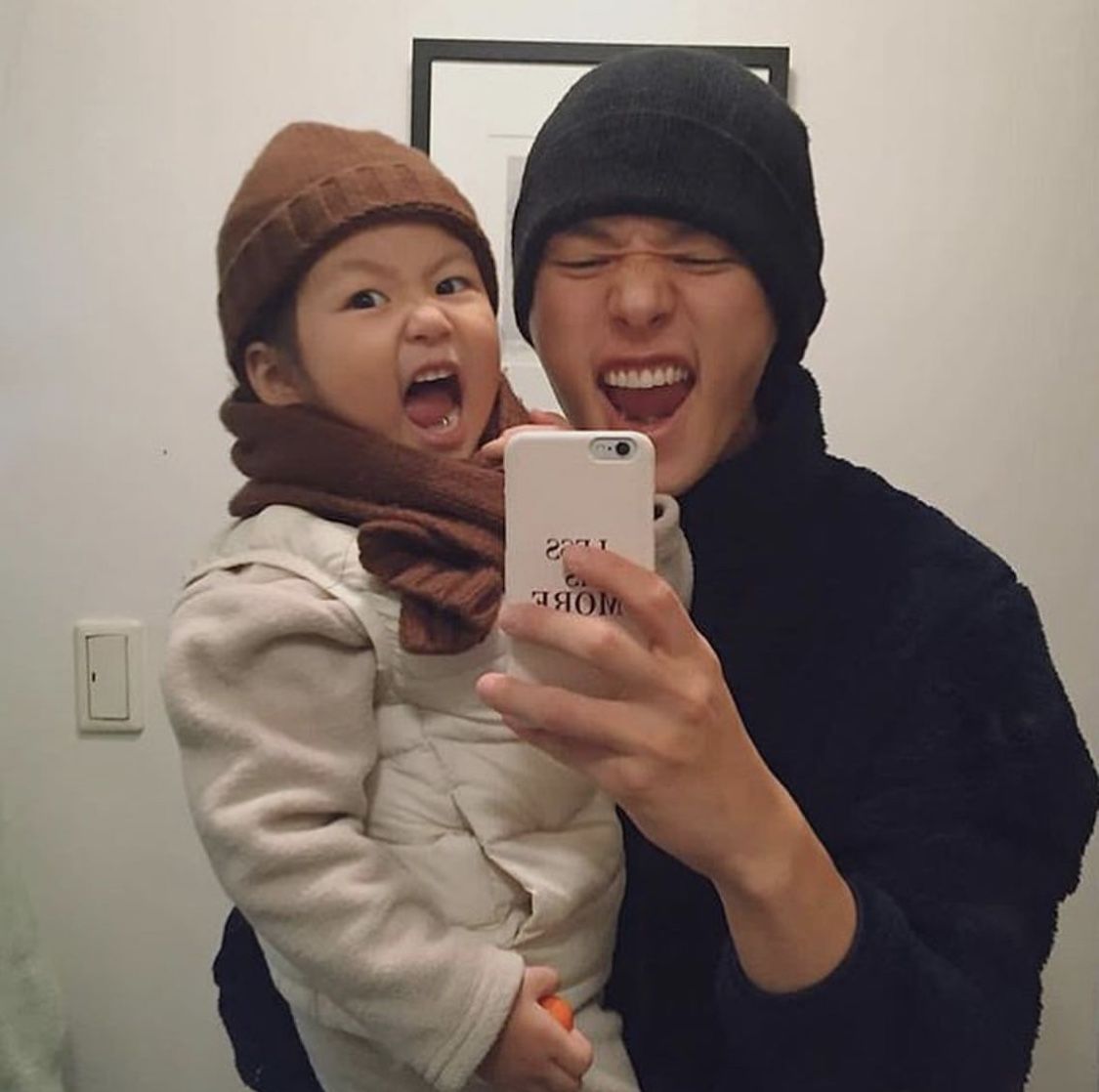 Nghi&ecirc;n cứu chứng minh: Đ&agrave;n &ocirc;ng thường xuy&ecirc;n chơi với con, dạy con học sẽ sống thọ hơn- Ảnh 1.