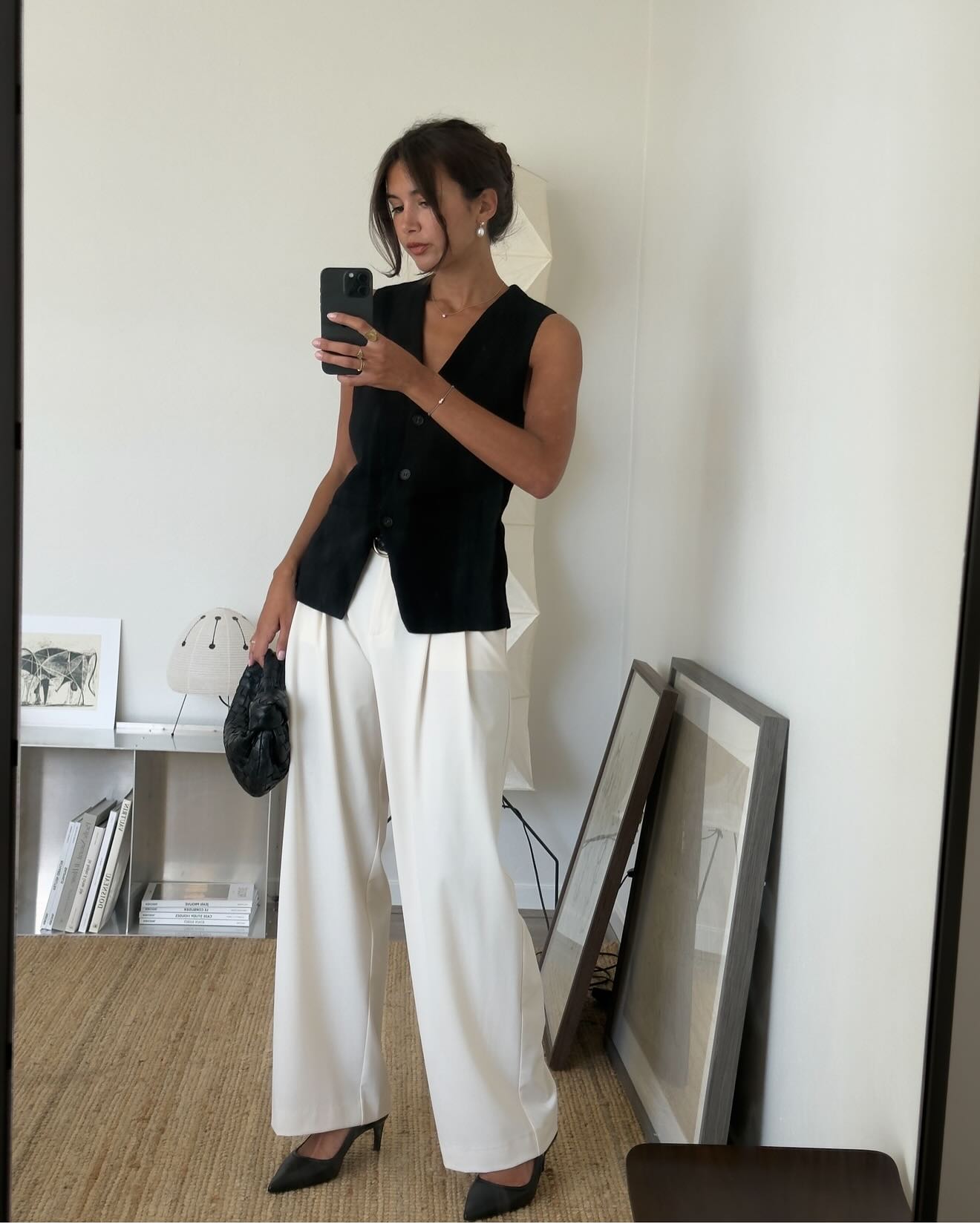 Phụ nữ Ph&aacute;p x&acirc;y dựng tủ đồ tối giản m&ugrave;a h&egrave; với 5 m&oacute;n thời trang cơ bản- Ảnh 10.