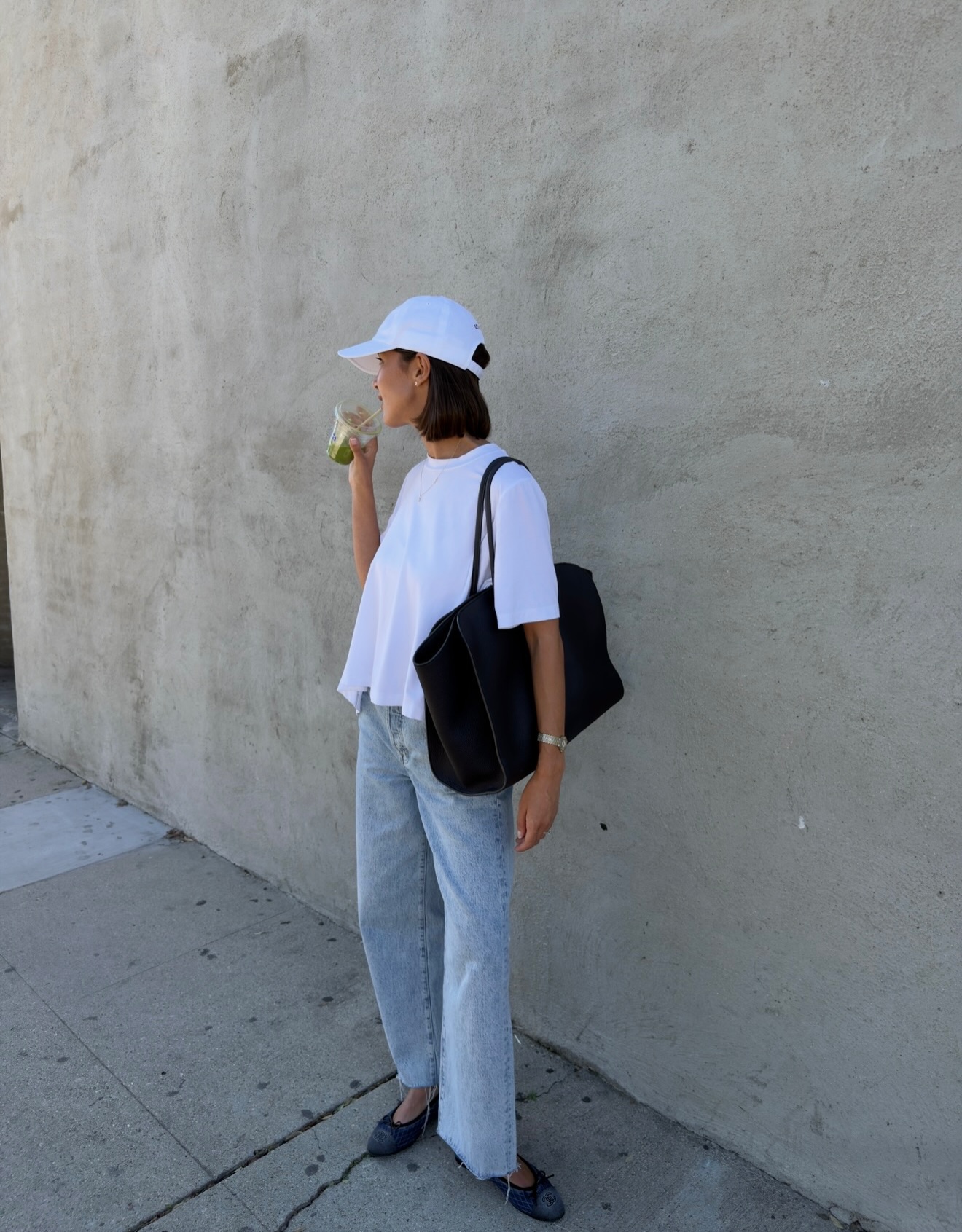 Phụ nữ Ph&aacute;p x&acirc;y dựng tủ đồ tối giản m&ugrave;a h&egrave; với 5 m&oacute;n thời trang cơ bản- Ảnh 5.