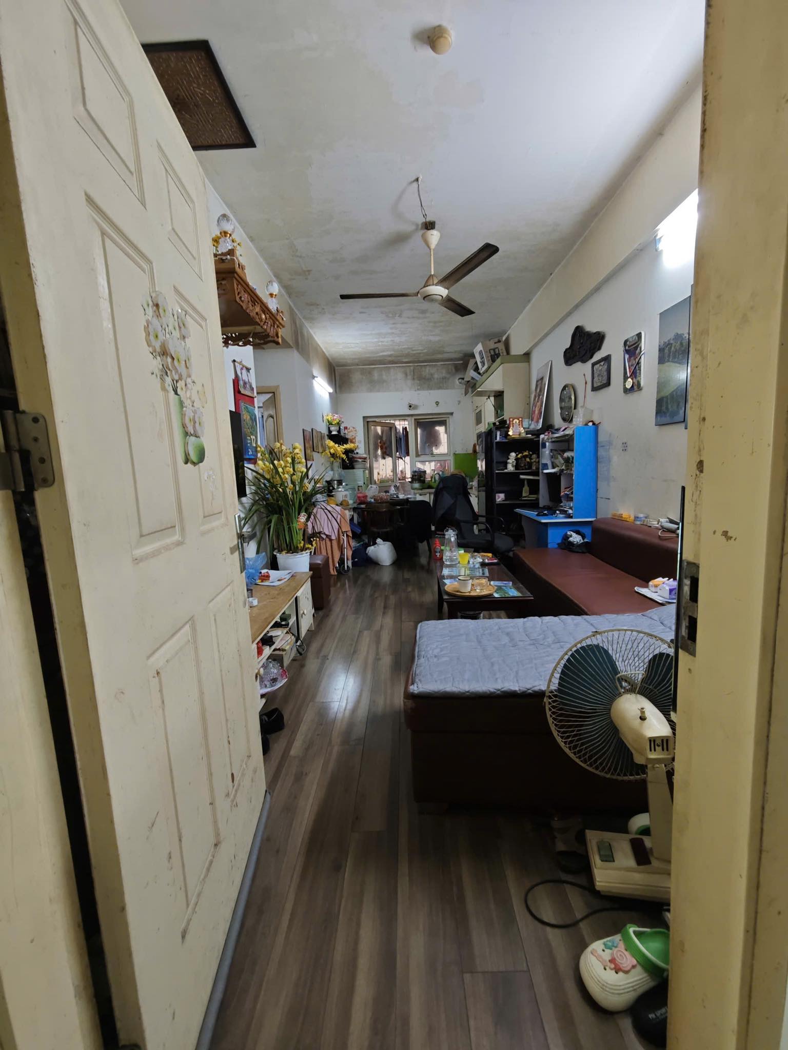 Rao b&aacute;n căn hộ 58m&sup2; gi&aacute; 3 tỷ nhưng tường ẩm thấp, mốc meo ở HH Linh Đ&agrave;m: Cận cảnh b&ecirc;n trong khiến nhiều người cho&aacute;ng v&aacute;ng- Ảnh 2.