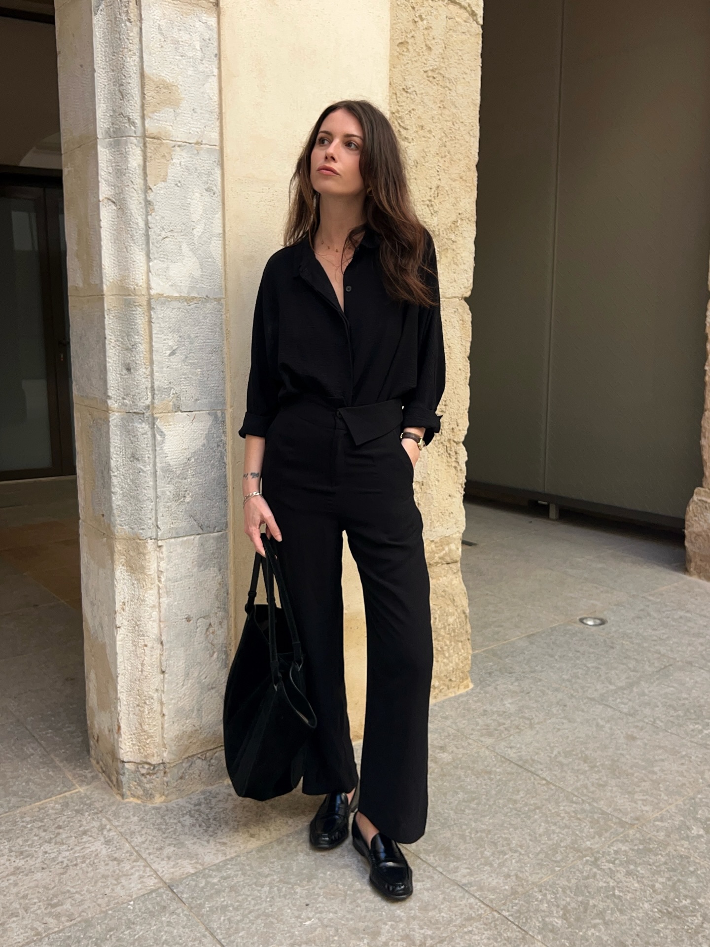 Phụ nữ Ph&aacute;p x&acirc;y dựng tủ đồ tối giản m&ugrave;a h&egrave; với 5 m&oacute;n thời trang cơ bản- Ảnh 2.