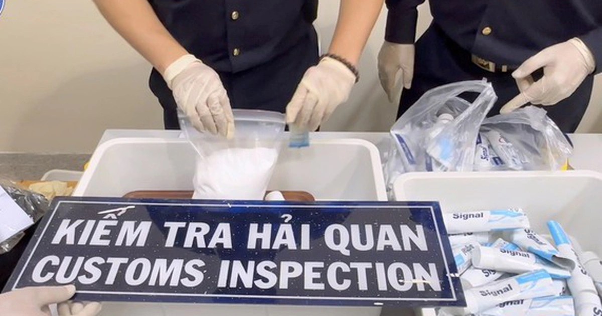 M&aacute;y qu&eacute;t hải quan tại s&acirc;n bay nh&igrave;n thấu ma tu&yacute;, đồ vật cấm như thế n&agrave;o?- Ảnh 1.