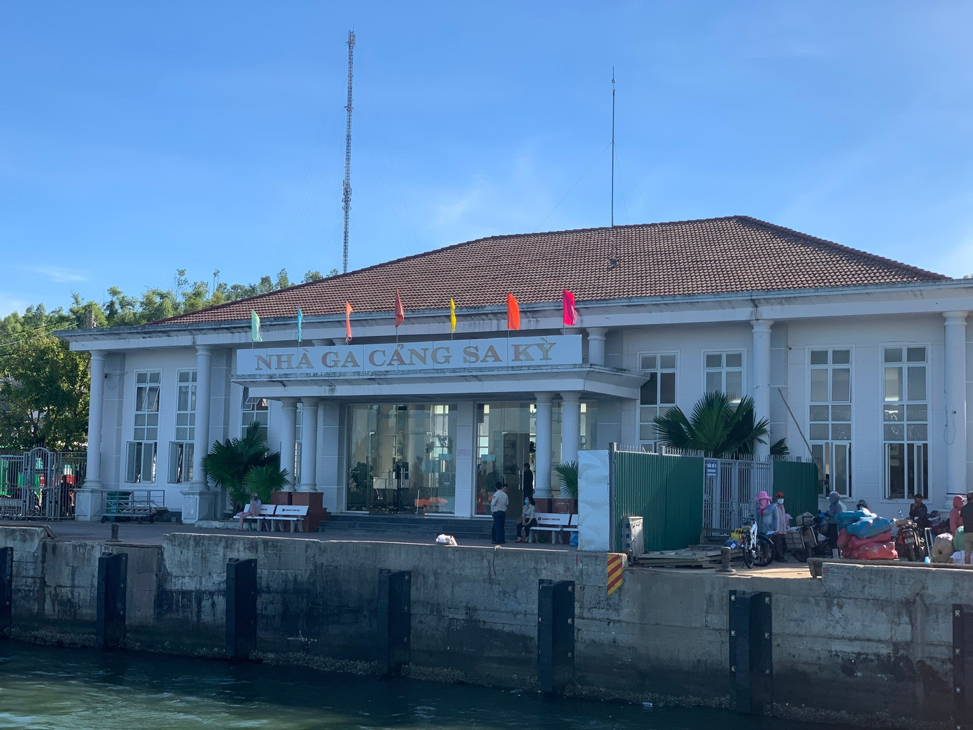 V&eacute; t&agrave;u si&ecirc;u tốc ra L&yacute; Sơn tăng gi&aacute;, lo du lịch ảnh hưởng- Ảnh 1.