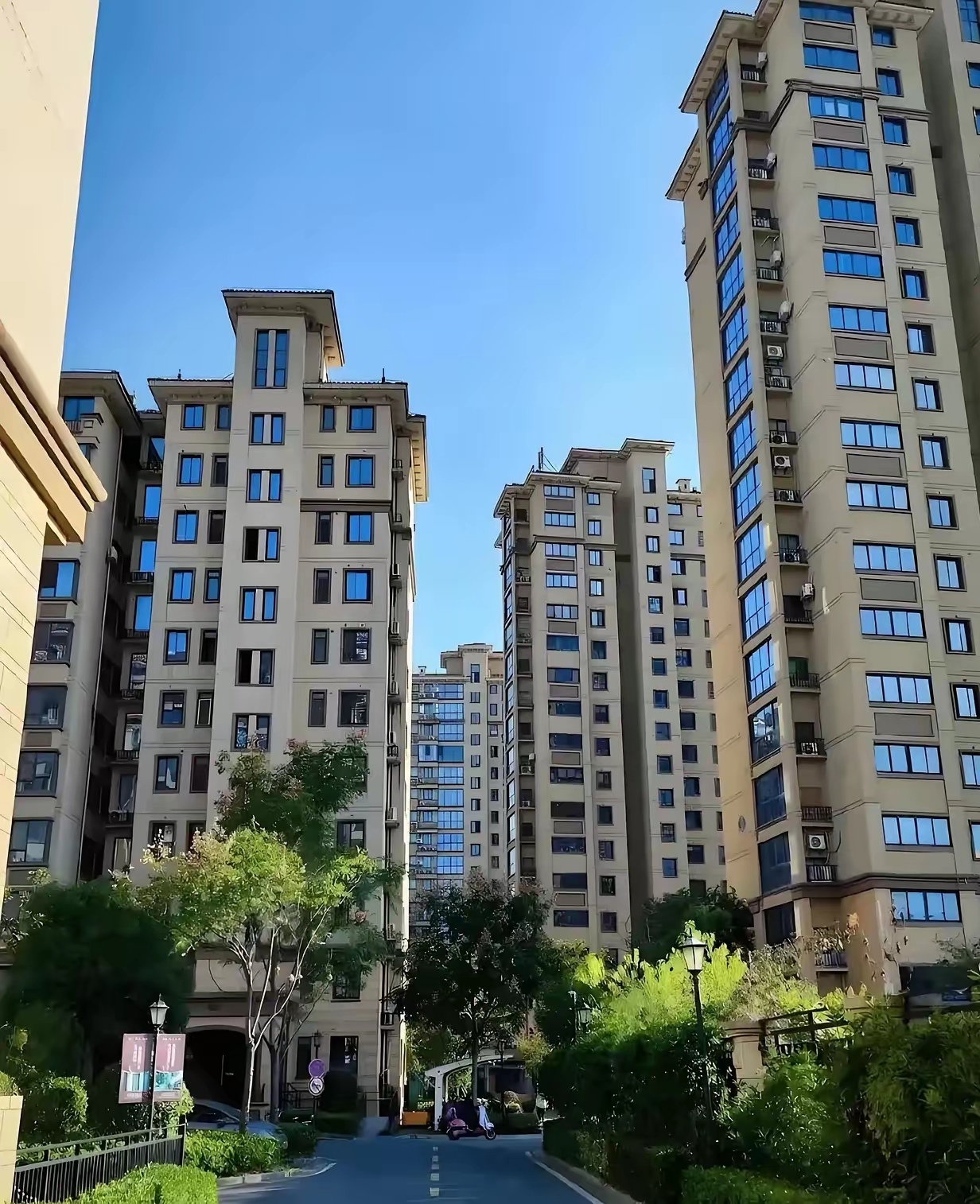 Vừa chốt b&aacute;n nh&agrave; được 28 tỷ đồng, người phụ nữ bị m&ocirc;i giới khởi kiện, t&ograve;a tuy&ecirc;n bố: &ldquo;Chủ nh&agrave; phải bồi thường 560 triệu đồng&rdquo;- Ảnh 1.