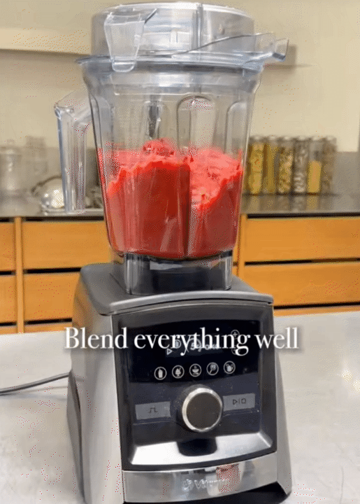 Phụ nữ H&agrave;n 63 tuổi tiết lộ b&iacute; quyết dưỡng da cho con g&aacute;i: Uống cốc nước m&agrave;u đỏ mỗi tuần để da hồng h&agrave;o, chậm l&atilde;o h&oacute;a- Ảnh 8.