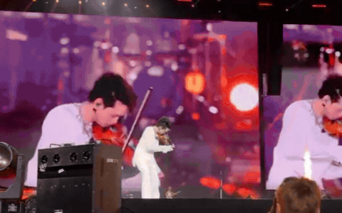 Anh trai diễn 1 đ&ecirc;m concert m&agrave; gặp sự cố 3 lần, khoảnh khắc t&eacute; ng&atilde; ai nh&igrave;n cũng hoảng- Ảnh 3.