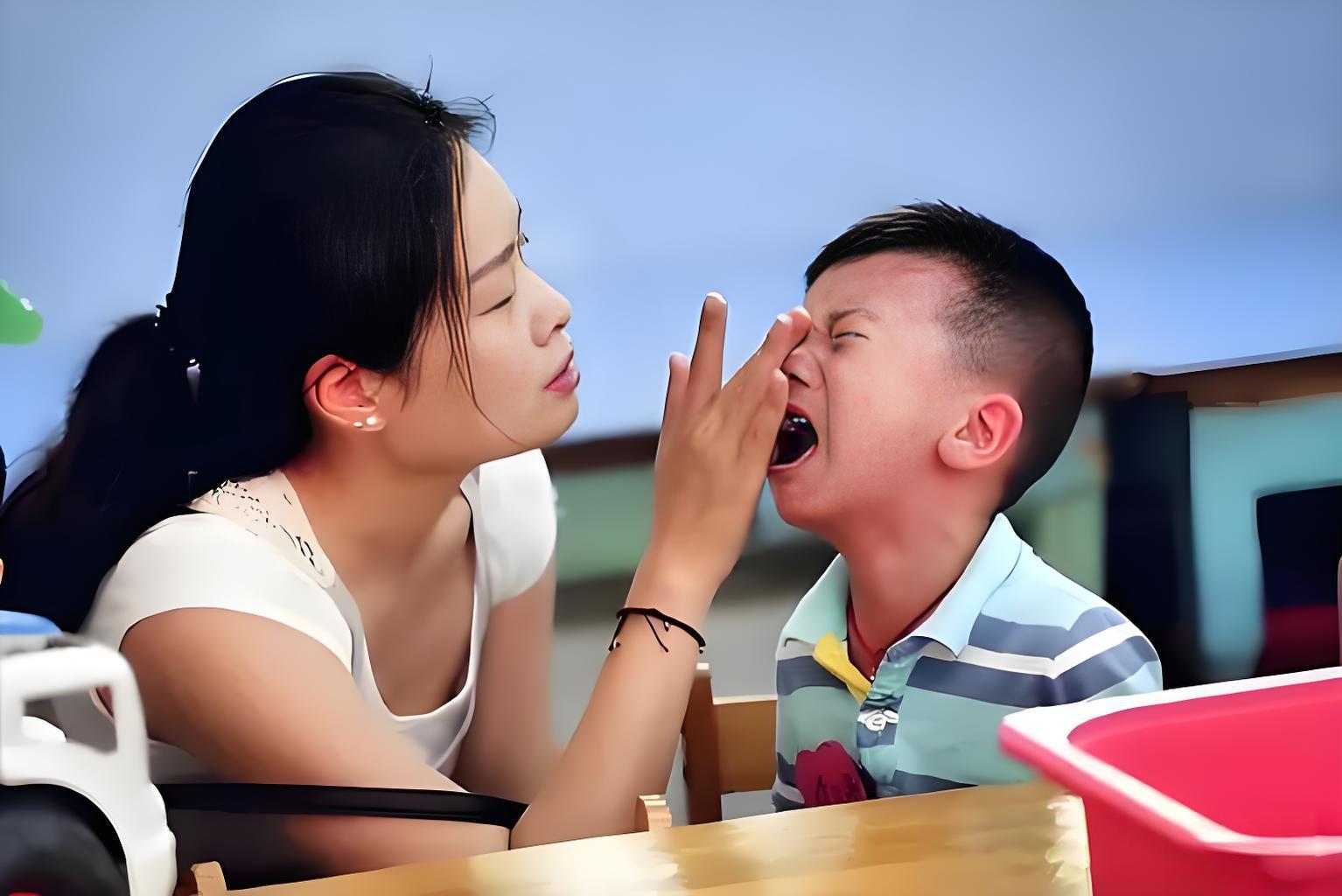 Con c&aacute;i v&ocirc; lễ, cha mẹ đừng vội nổi giận: Chỉ cần nhớ 3 C&Acirc;U THẦN CH&Uacute; n&agrave;y l&agrave; đủ khiến con nể phục- Ảnh 2.