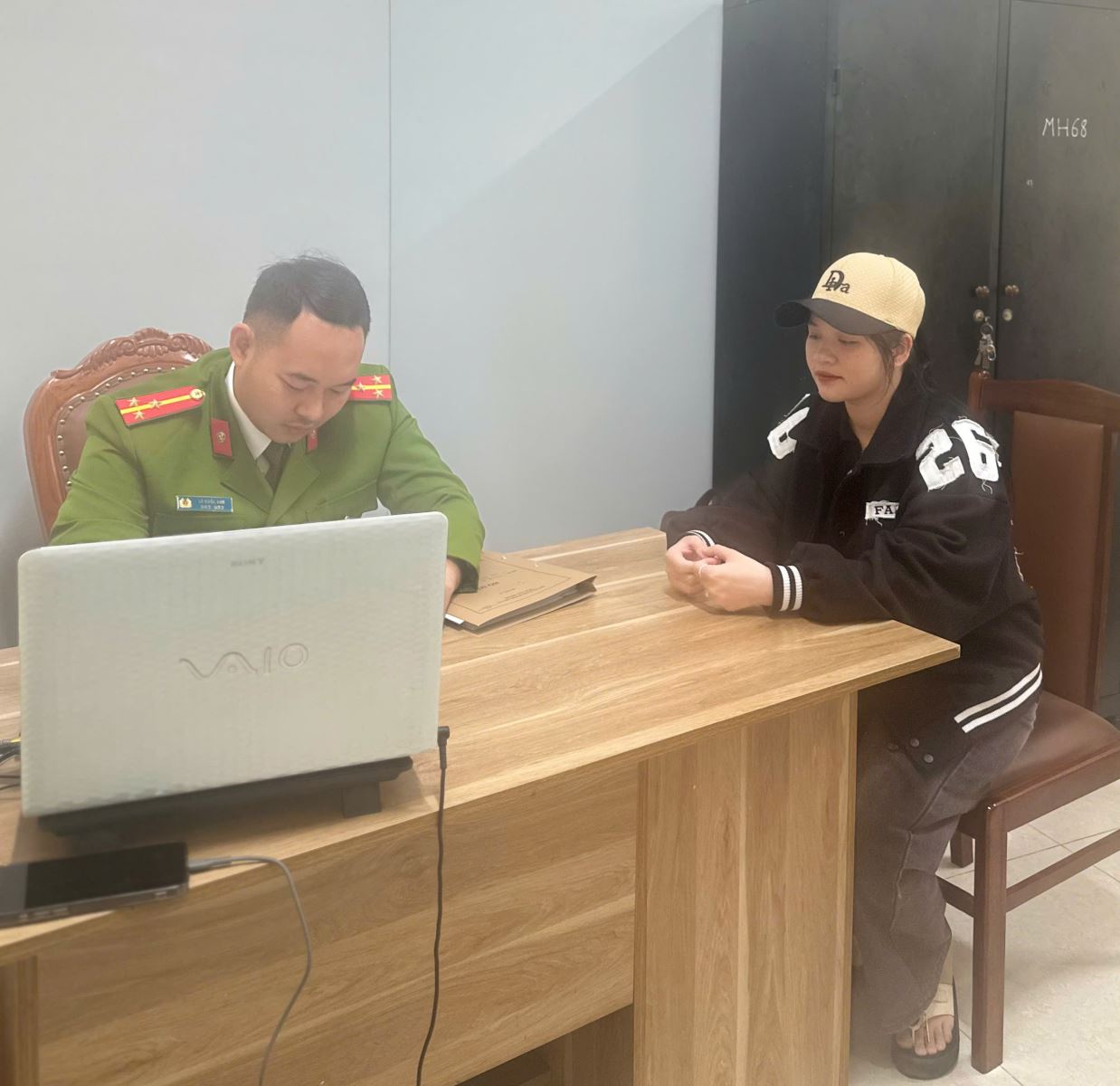 Chuyển th&agrave;nh c&ocirc;ng 100 triệu đồng v&agrave;o t&agrave;i khoản 1020886xxxx ở Vietcombank, người phụ nữ ở Hưng Y&ecirc;n vội b&aacute;o c&ocirc;ng an- Ảnh 1.