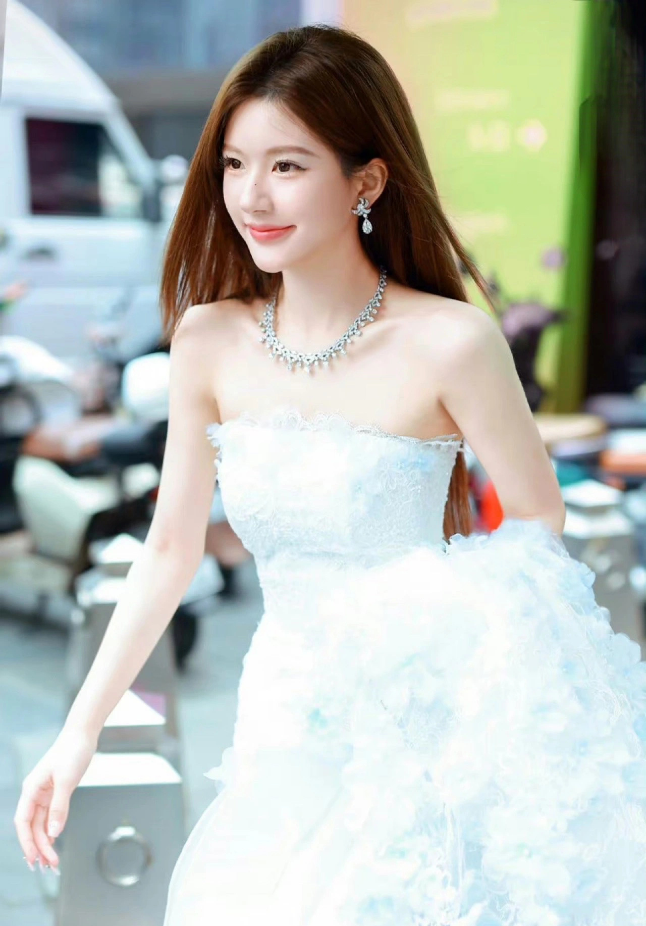 Triệu Lộ Tư như &ldquo;thi&ecirc;n thần hộ mệnh&rdquo; của Taobao Trung Quốc: Diện g&igrave; cũng th&agrave;nh trend, ch&aacute;y h&agrave;ng ph&uacute;t mốt- Ảnh 3.