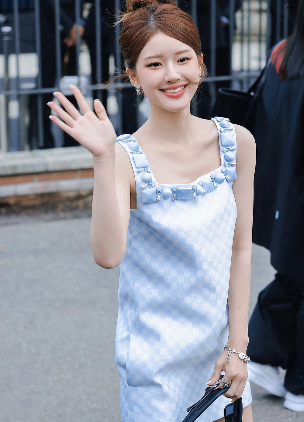 "B&agrave; ho&agrave;ng sold out" Triệu Lộ Tư khiến 1,4 tỷ d&acirc;n Trung Quốc nể phục- Ảnh 3.