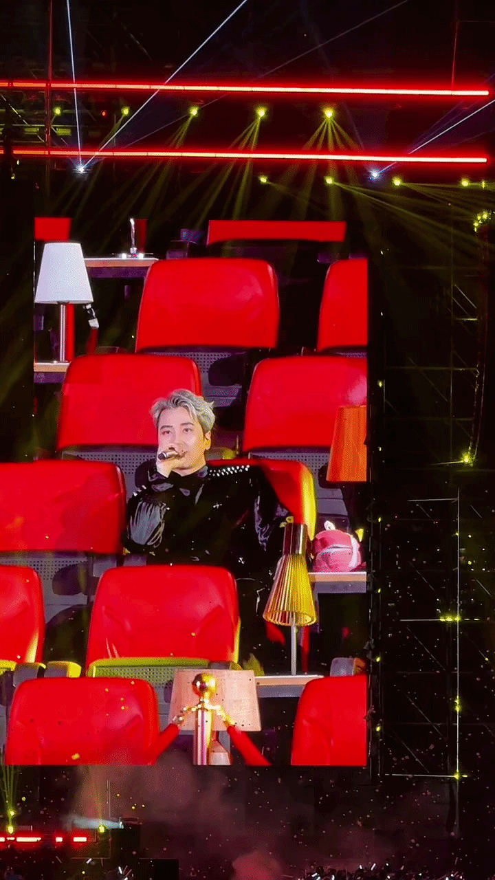 Karik nhảy cực sung hậu phẫu thuật d&acirc;y chằng, đến cuối concert đi tập tễnh tr&ecirc;n s&acirc;n khấu- Ảnh 5.