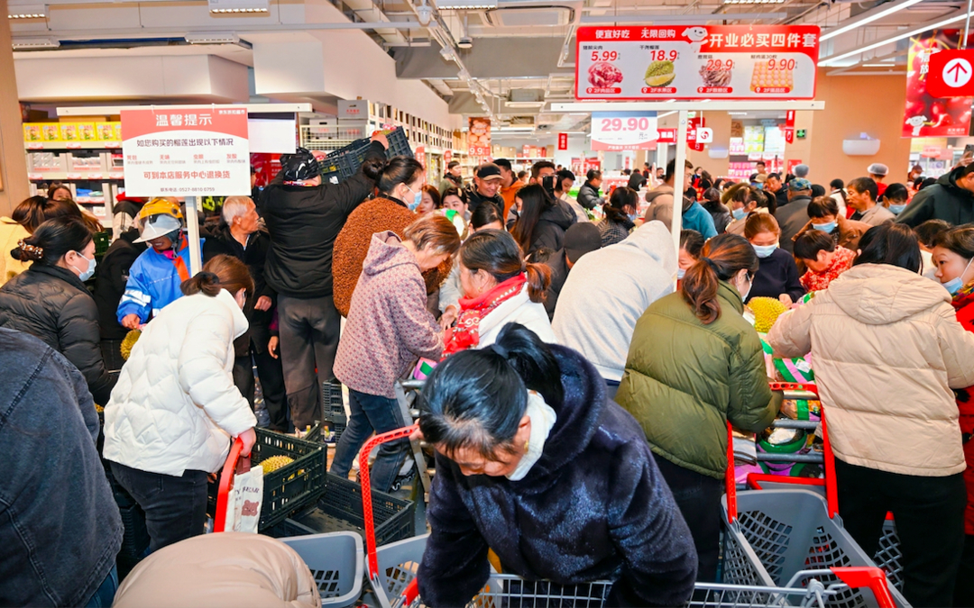 Sau 8h tối, si&ecirc;u thị l&agrave; thi&ecirc;n đường: &ldquo;Kh&ocirc;ng phải ban ng&agrave;y kh&ocirc;ng mua nổi, m&agrave; ban đ&ecirc;m mới thật sự đ&aacute;ng tiền&rdquo;- Ảnh 5.