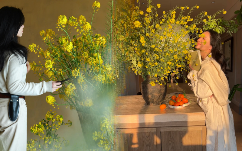 Th&aacute;ng 3 rước lộc v&agrave;o nh&agrave;: Tr&agrave;o lưu cắm hoa cải v&agrave;ng gi&uacute;p kh&ocirc;ng gian bừng s&aacute;ng, gom hết b&igrave;nh y&ecirc;n tuổi thơ v&agrave;o một g&oacute;c ph&ograve;ng- Ảnh 1.