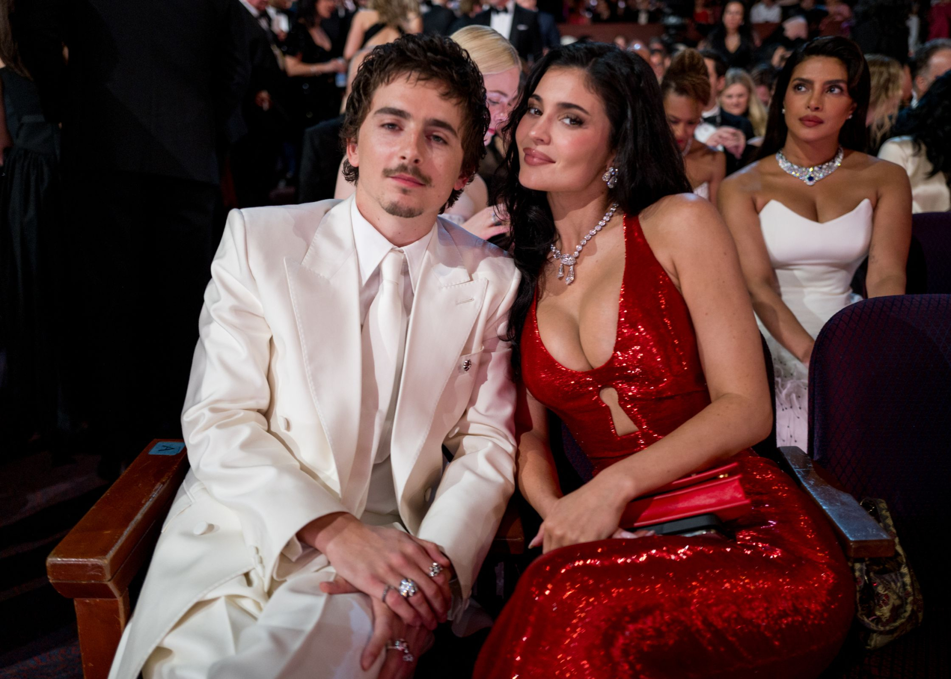 H&agrave;o quang ch&agrave;ng thơ tắt lịm: Timoth&eacute;e Chalamet được khuy&ecirc;n h&atilde;y th&aacute;o chạy khỏi Kylie Jenner!- Ảnh 1.
