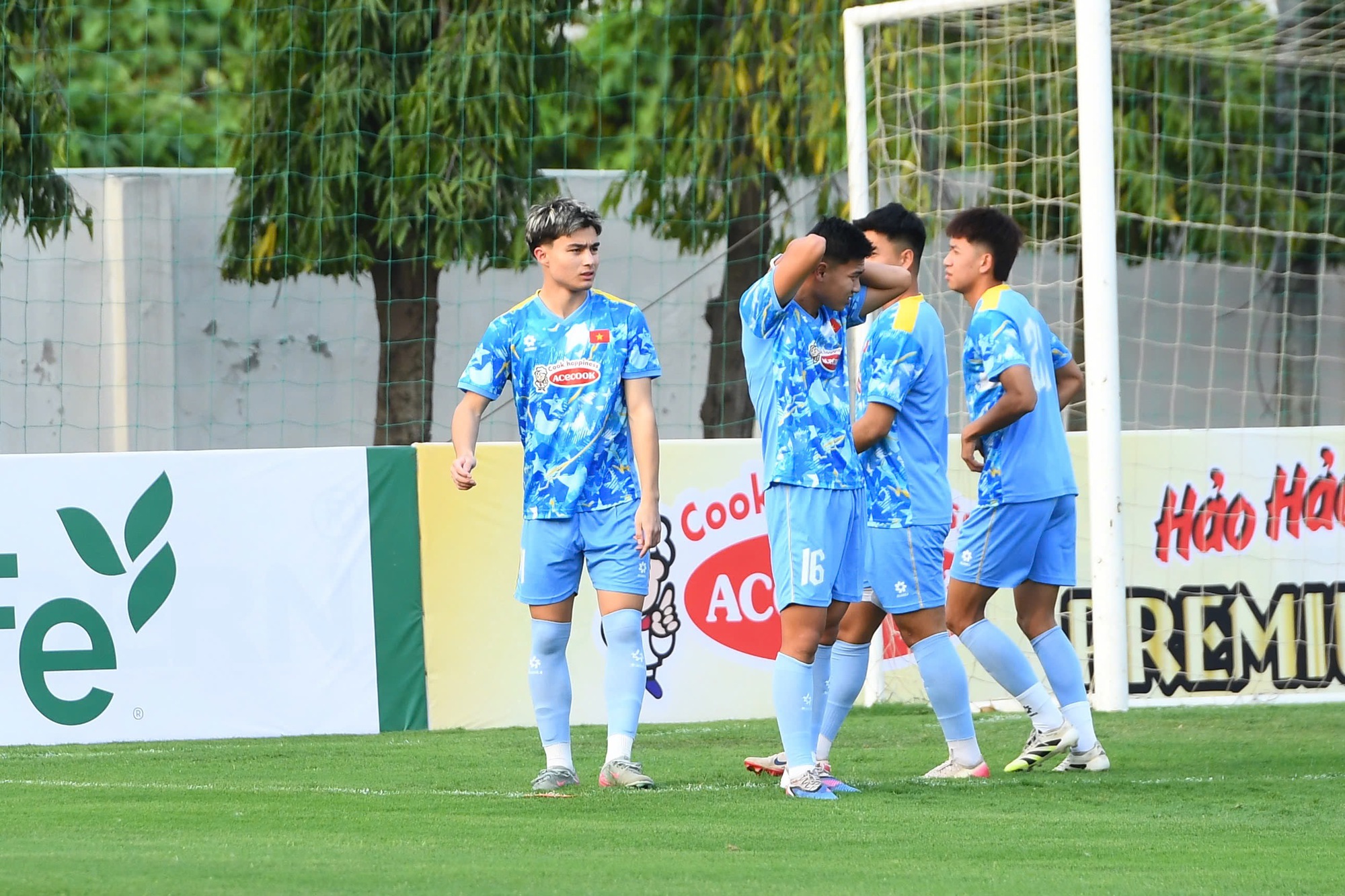 Cận cảnh visual s&aacute;ng bừng, m&aacute;i t&oacute;c nổi nhất s&acirc;n U23 Việt Nam của Việt kiều 18 tuổi Moric- Ảnh 4.