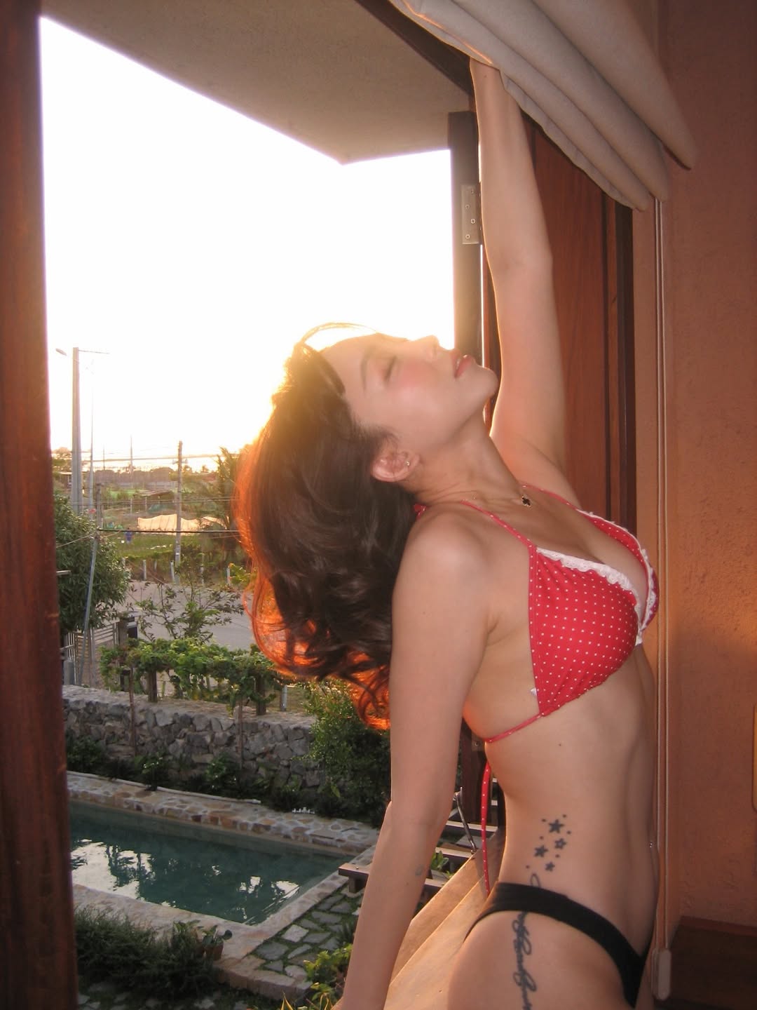 C&otilde;i mạng hừng hực v&igrave; T&oacute;c Ti&ecirc;n diện bikini, chị em gấp g&aacute;p "hỏi thăm" 1 thứ- Ảnh 4.