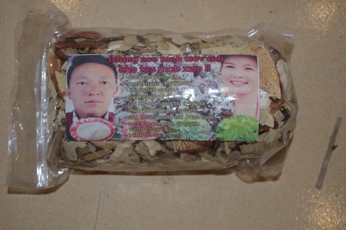 Khởi tố 2 vụ b&aacute;n &ldquo;thuốc nam gia truyền&rdquo; chưa được cấp ph&eacute;p tr&ecirc;n mạng x&atilde; hội: Hơn 2.000 sản phẩm tr&ocirc;i nổi đ&atilde; đến tay người d&acirc;n- Ảnh 2.