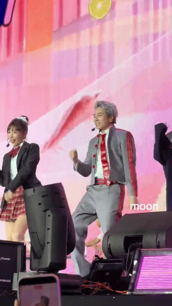 Karik nhảy cực sung hậu phẫu thuật d&acirc;y chằng, đến cuối concert đi tập tễnh tr&ecirc;n s&acirc;n khấu- Ảnh 3.