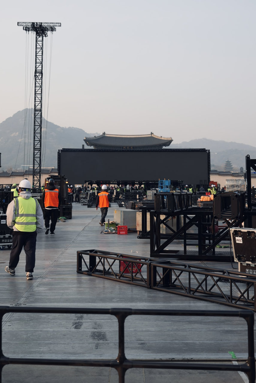 Fandom phiền nhất thế giới: Cả nh&oacute;m người soi camera an ninh, gi&aacute;m s&aacute;t m&agrave;n comeback của 7 ch&agrave;ng trai quyền lực nhất H&agrave;n Quốc- Ảnh 7.