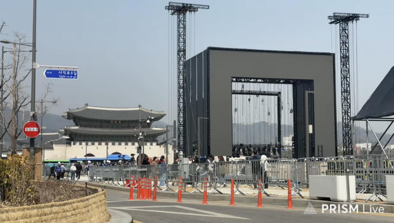 Fandom phiền nhất thế giới: Cả nh&oacute;m người soi camera an ninh, gi&aacute;m s&aacute;t m&agrave;n comeback của 7 ch&agrave;ng trai quyền lực nhất H&agrave;n Quốc- Ảnh 6.