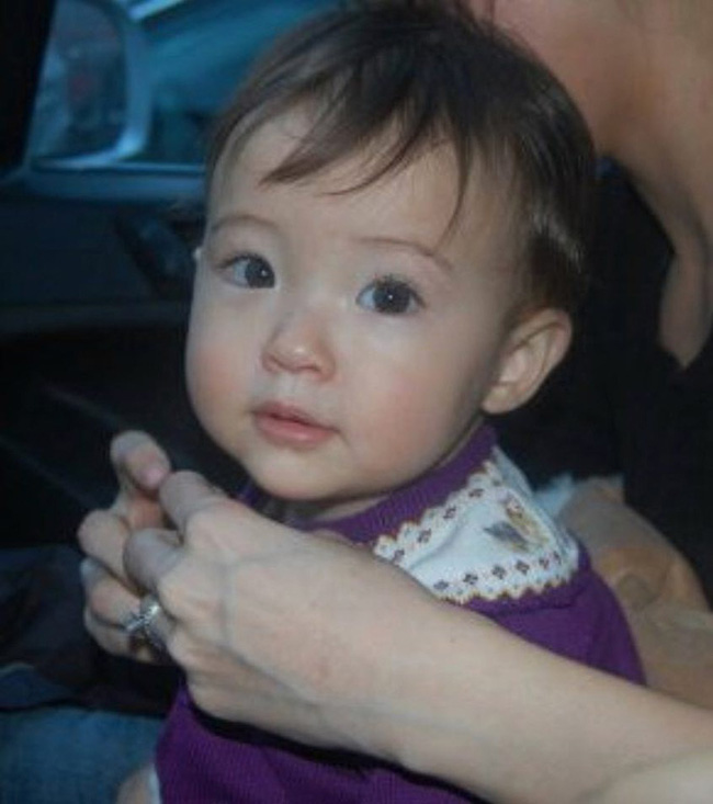 Nhan sắc sau 16 năm của "b&eacute; g&aacute;i đẹp nhất thế giới" g&acirc;y b&atilde;o to&agrave;n cầu- Ảnh 1.