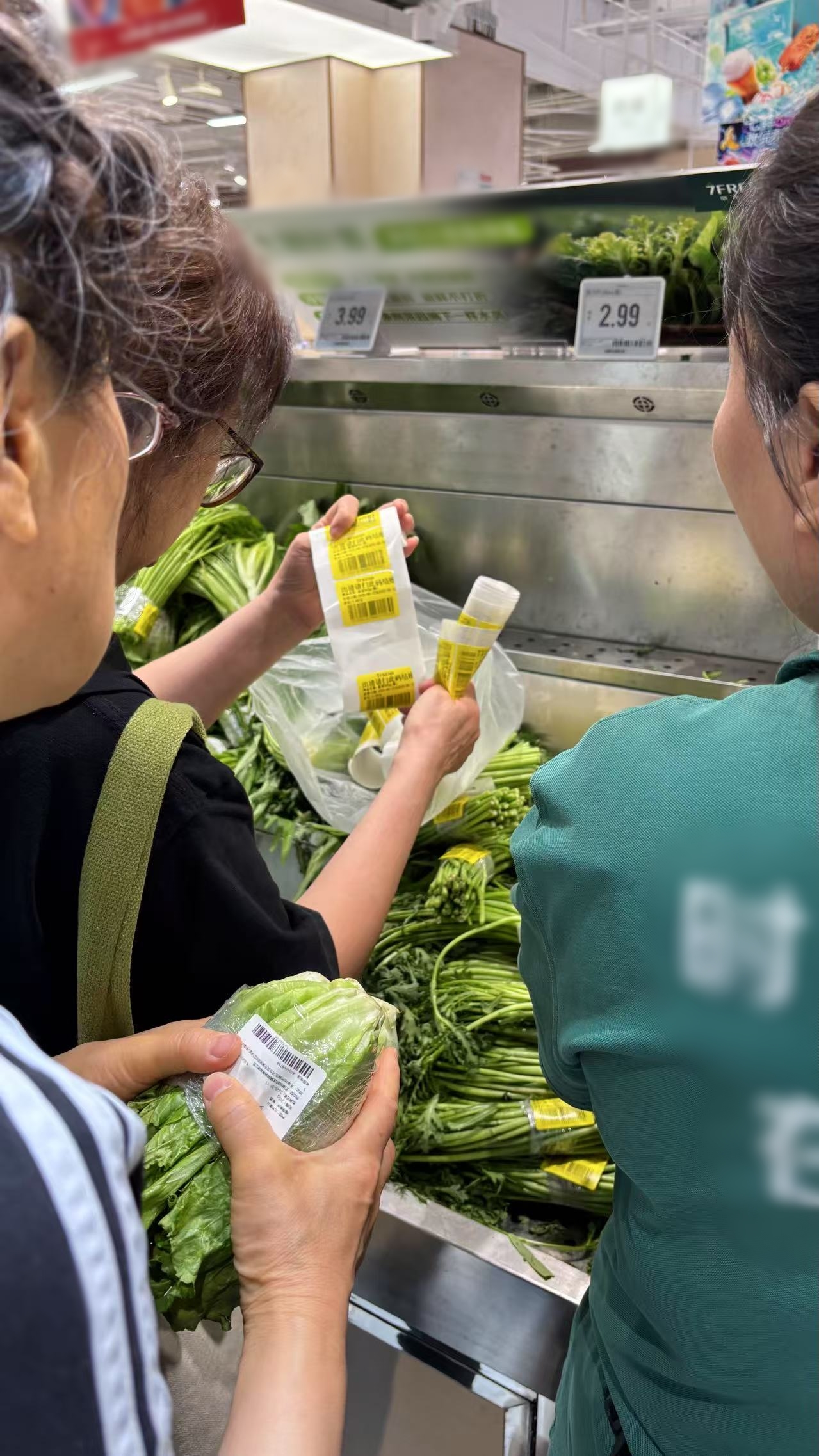 Sau 8h tối, si&ecirc;u thị l&agrave; thi&ecirc;n đường: &ldquo;Kh&ocirc;ng phải ban ng&agrave;y kh&ocirc;ng mua nổi, m&agrave; ban đ&ecirc;m mới thật sự đ&aacute;ng tiền&rdquo;- Ảnh 3.